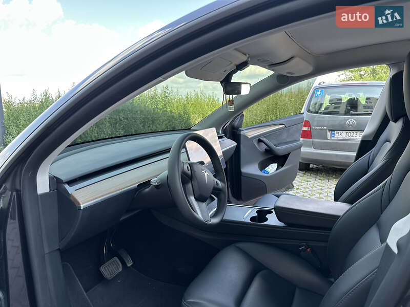 Внедорожник / Кроссовер Tesla Model Y 2024 в Ровно