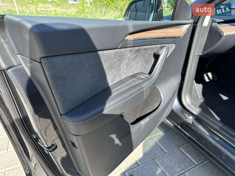 Внедорожник / Кроссовер Tesla Model Y 2024 в Ровно