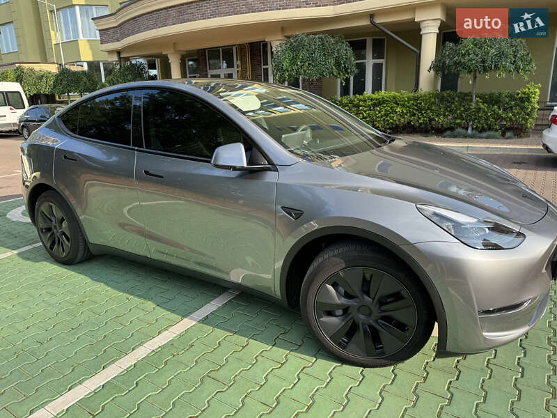 Внедорожник / Кроссовер Tesla Model Y 2024 в Киеве