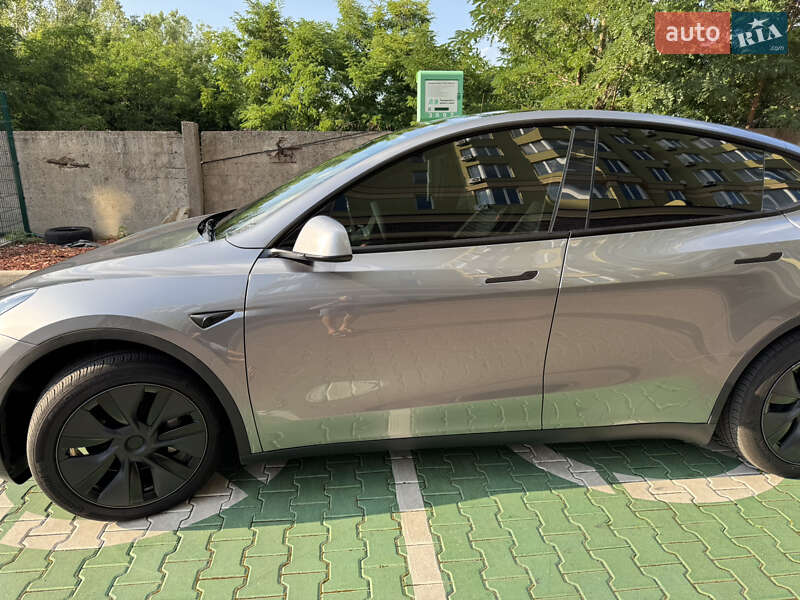 Внедорожник / Кроссовер Tesla Model Y 2024 в Киеве