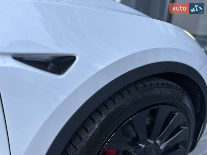 Внедорожник / Кроссовер Tesla Model Y 2023 в Ровно