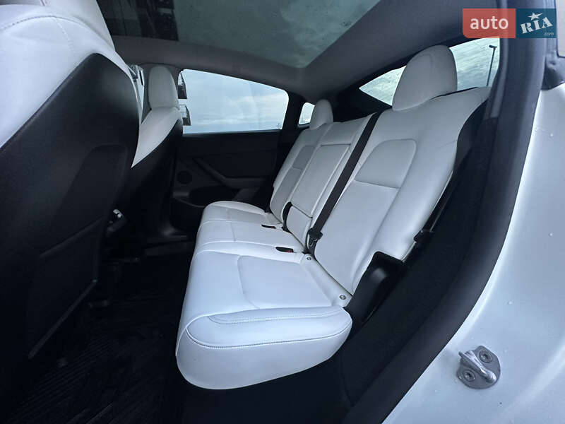 Внедорожник / Кроссовер Tesla Model Y 2023 в Ровно