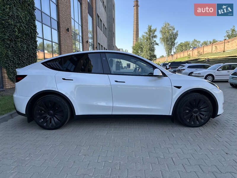 Внедорожник / Кроссовер Tesla Model Y 2024 в Черновцах
