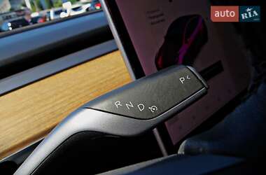 Внедорожник / Кроссовер Tesla Model Y 2021 в 