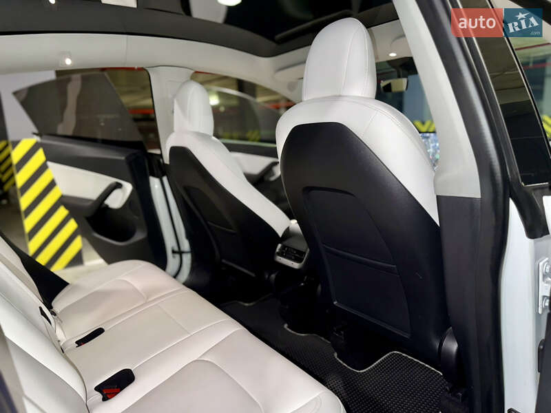 Внедорожник / Кроссовер Tesla Model Y 2021 в Киеве