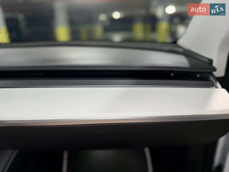 Внедорожник / Кроссовер Tesla Model Y 2021 в Киеве