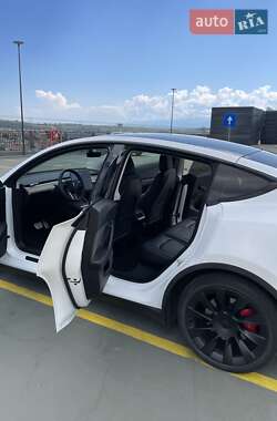 Внедорожник / Кроссовер Tesla Model Y 2021 в 
