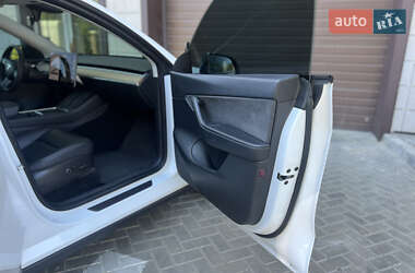 Внедорожник / Кроссовер Tesla Model Y 2021 в 