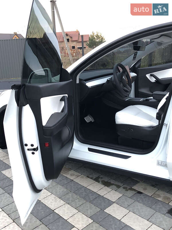 Внедорожник / Кроссовер Tesla Model Y 2021 в Львове
