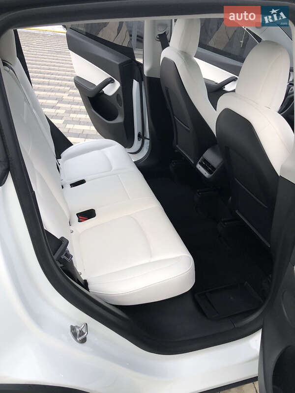 Внедорожник / Кроссовер Tesla Model Y 2021 в Львове