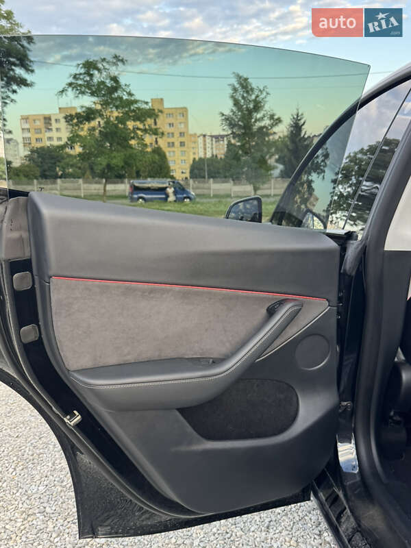 Позашляховик / Кросовер Tesla Model Y 2022 в Івано-Франківську