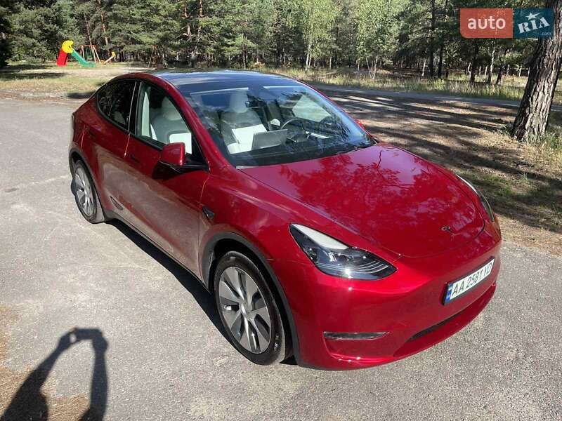 Внедорожник / Кроссовер Tesla Model Y 2024 в 