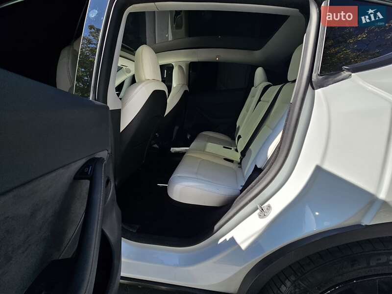 Внедорожник / Кроссовер Tesla Model Y 2023 в Тернополе