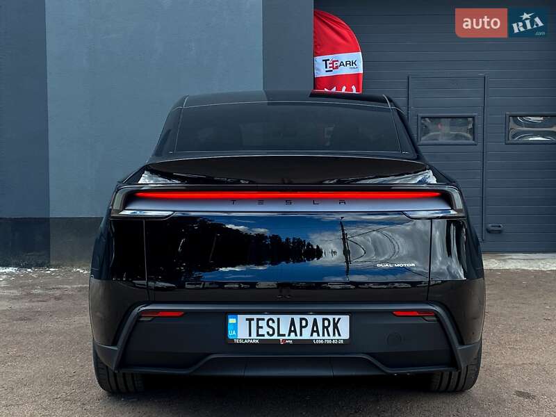 Внедорожник / Кроссовер Tesla Model Y 2025 в Киеве