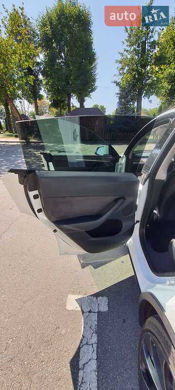Позашляховик / Кросовер Tesla Model Y 2022 в Львові