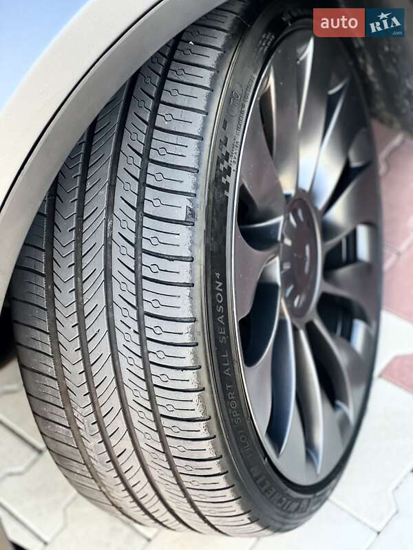 Внедорожник / Кроссовер Tesla Model Y 2022 в Киеве