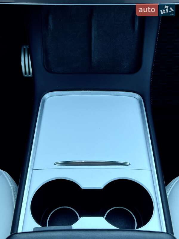 Внедорожник / Кроссовер Tesla Model Y 2022 в Киеве