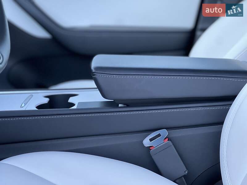 Внедорожник / Кроссовер Tesla Model Y 2022 в Киеве