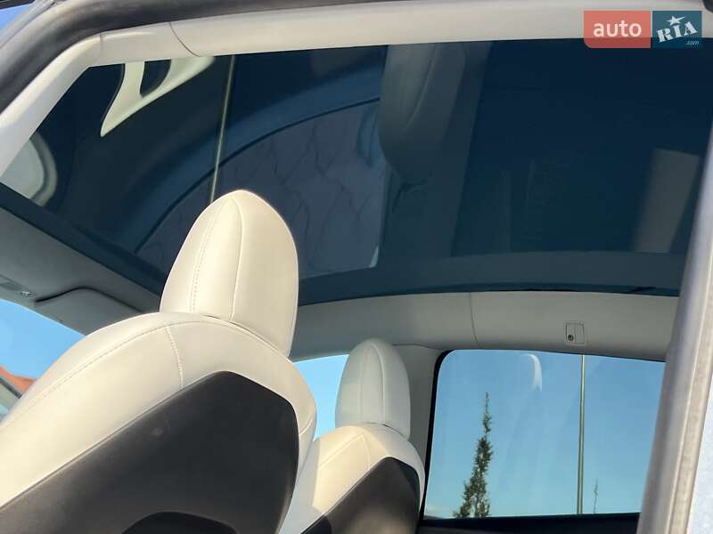 Внедорожник / Кроссовер Tesla Model Y 2022 в Киеве