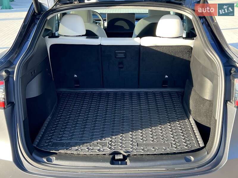 Внедорожник / Кроссовер Tesla Model Y 2022 в Киеве