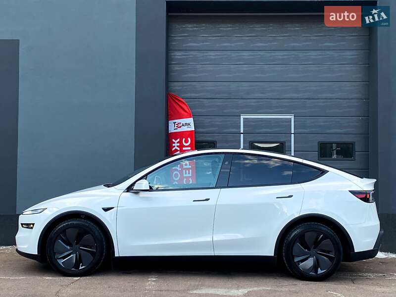 Внедорожник / Кроссовер Tesla Model Y 2025 в Киеве
