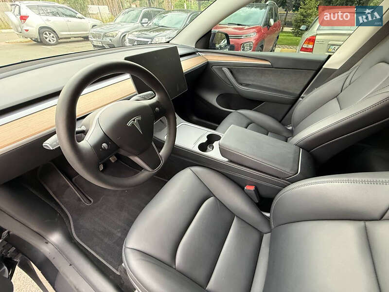 Позашляховик / Кросовер Tesla Model Y 2024 в Києві