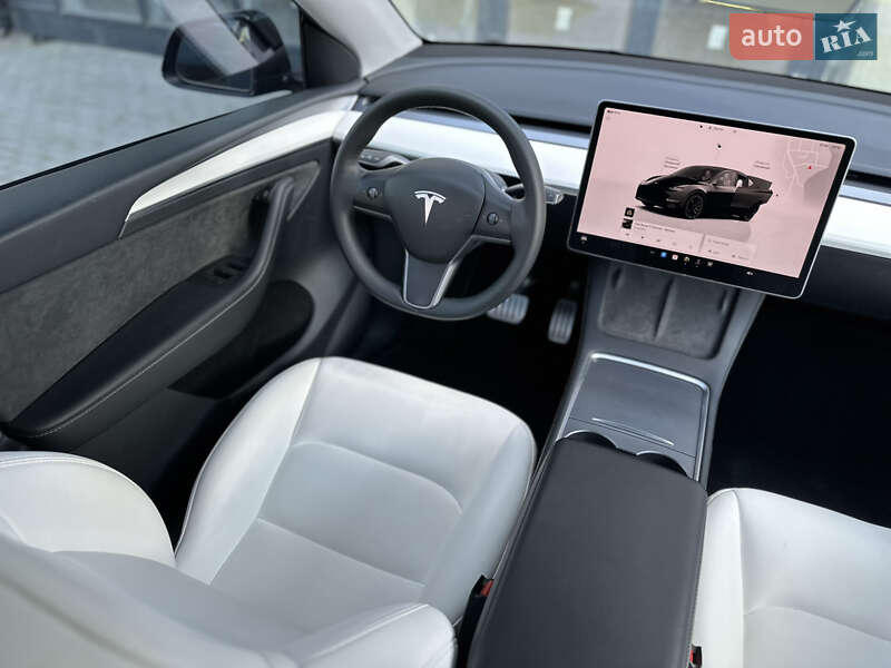 Внедорожник / Кроссовер Tesla Model Y 2023 в Ровно
