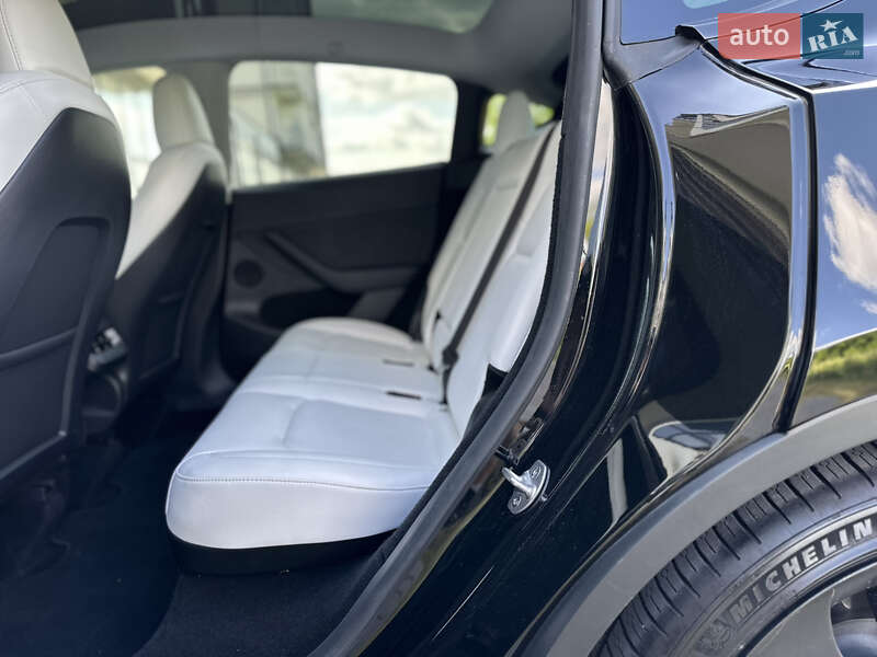 Внедорожник / Кроссовер Tesla Model Y 2023 в Ровно