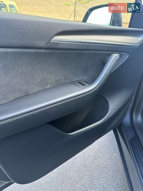 Позашляховик / Кросовер Tesla Model Y 2023 в Чернігові
