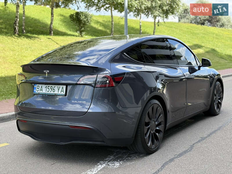 Внедорожник / Кроссовер Tesla Model Y 2021 в Киеве