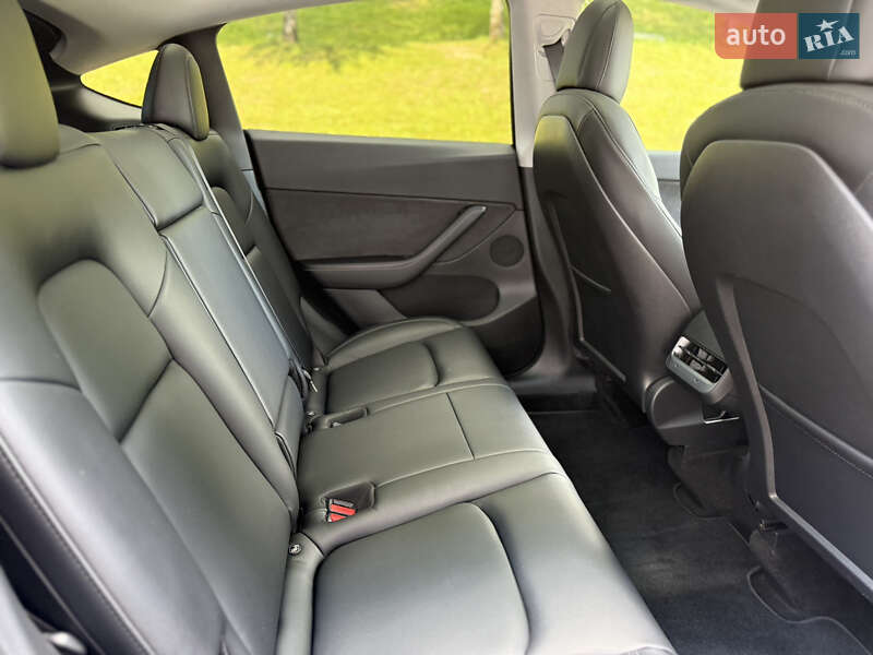 Внедорожник / Кроссовер Tesla Model Y 2021 в Киеве