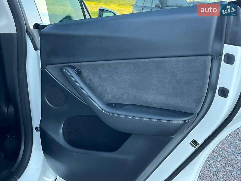 Внедорожник / Кроссовер Tesla Model Y 2024 в Львове