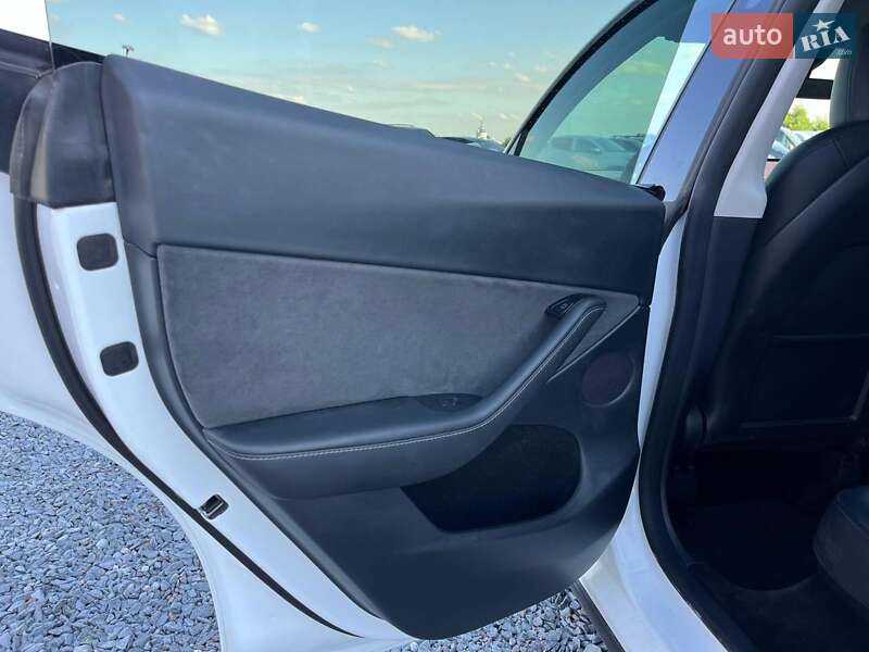 Внедорожник / Кроссовер Tesla Model Y 2024 в Львове