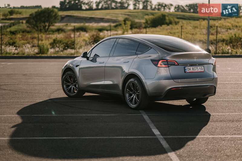 Позашляховик / Кросовер Tesla Model Y 2024 в Рівному