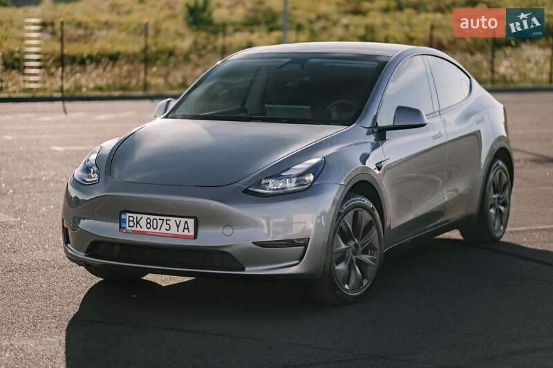 Позашляховик / Кросовер Tesla Model Y 2024 в Рівному