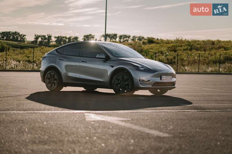 Позашляховик / Кросовер Tesla Model Y 2024 в Рівному