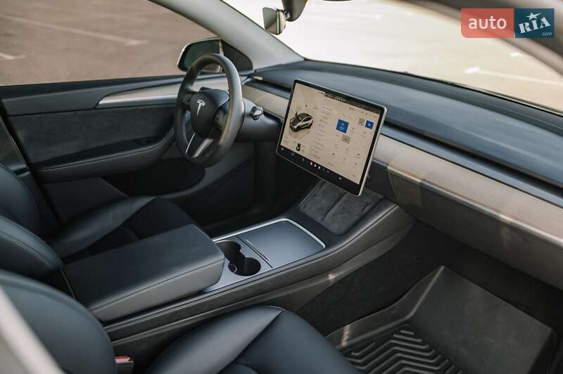 Позашляховик / Кросовер Tesla Model Y 2024 в Рівному