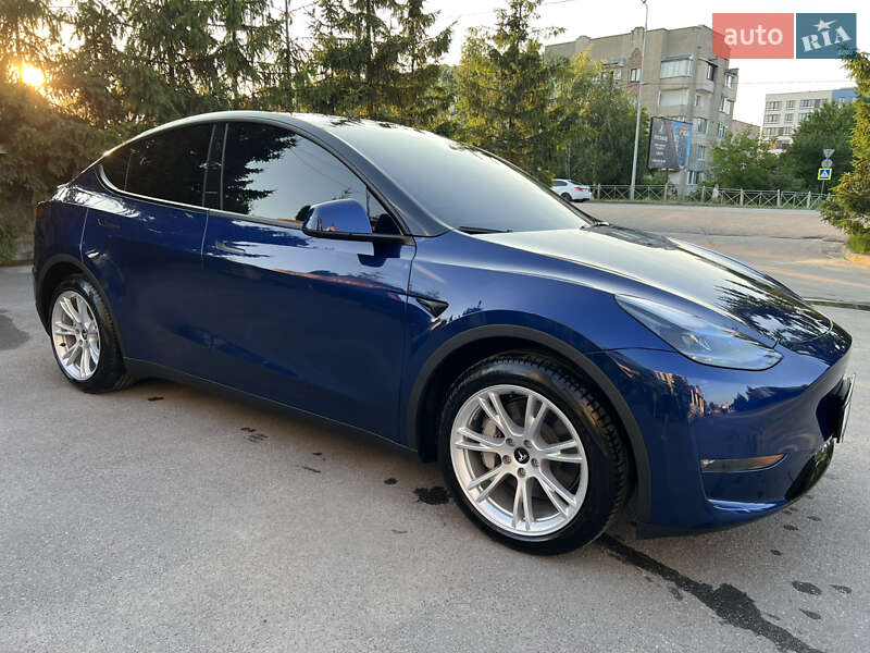 Внедорожник / Кроссовер Tesla Model Y 2024 в Тернополе