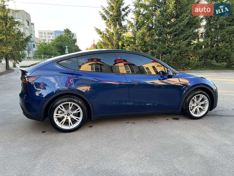 Внедорожник / Кроссовер Tesla Model Y 2024 в Тернополе