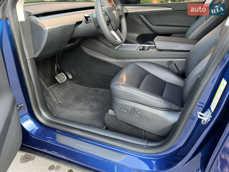 Внедорожник / Кроссовер Tesla Model Y 2024 в Тернополе