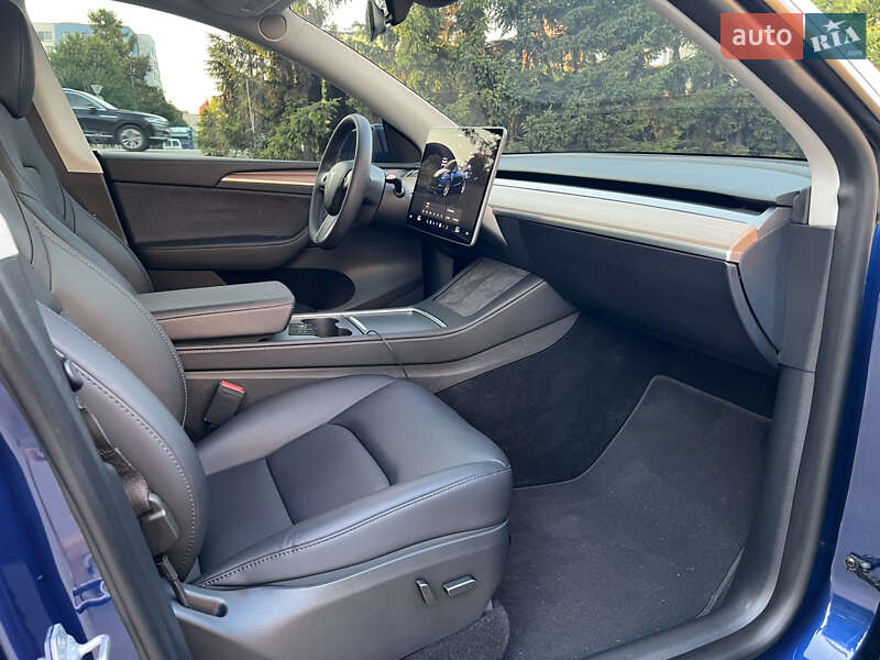 Внедорожник / Кроссовер Tesla Model Y 2024 в Тернополе