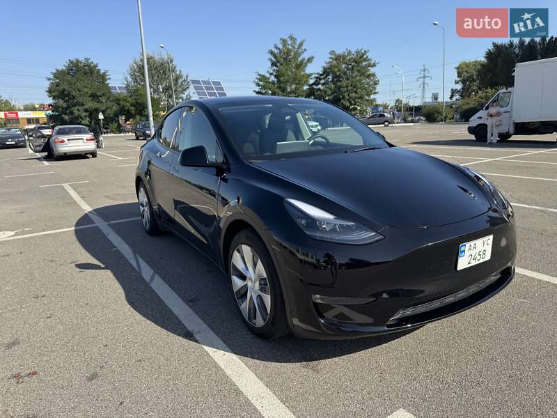 Tesla Model Y 2023