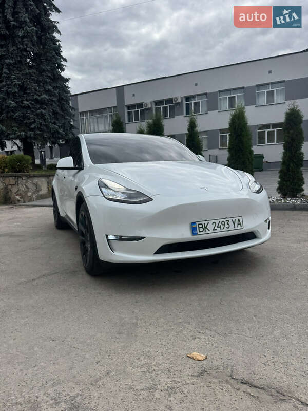 Tesla Model Y 2021