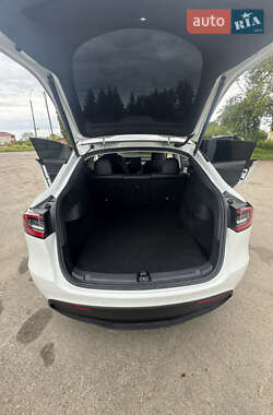 Внедорожник / Кроссовер Tesla Model Y 2021 в 