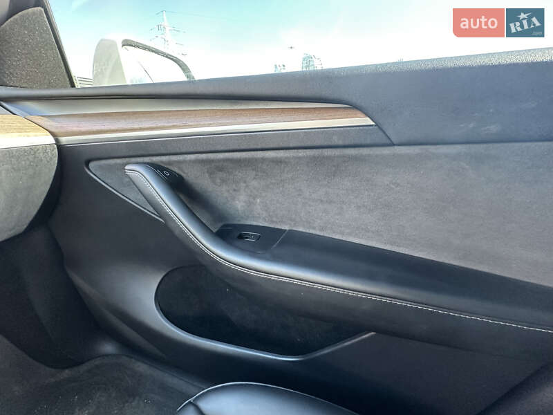 Позашляховик / Кросовер Tesla Model Y 2023 в Києві