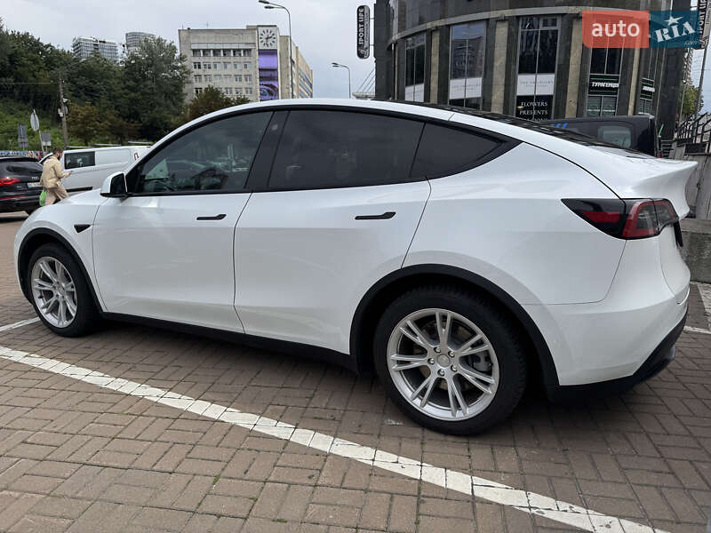 Внедорожник / Кроссовер Tesla Model Y 2021 в 