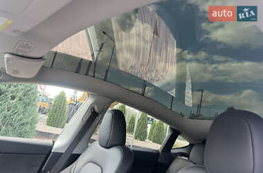Внедорожник / Кроссовер Tesla Model Y 2024 в 