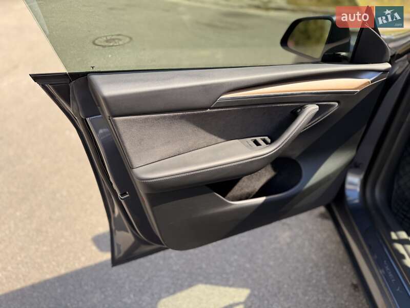 Позашляховик / Кросовер Tesla Model Y 2023 в Києві фото 21 Позашляховик / Кросовер Tesla Model Y 2023 в Києві