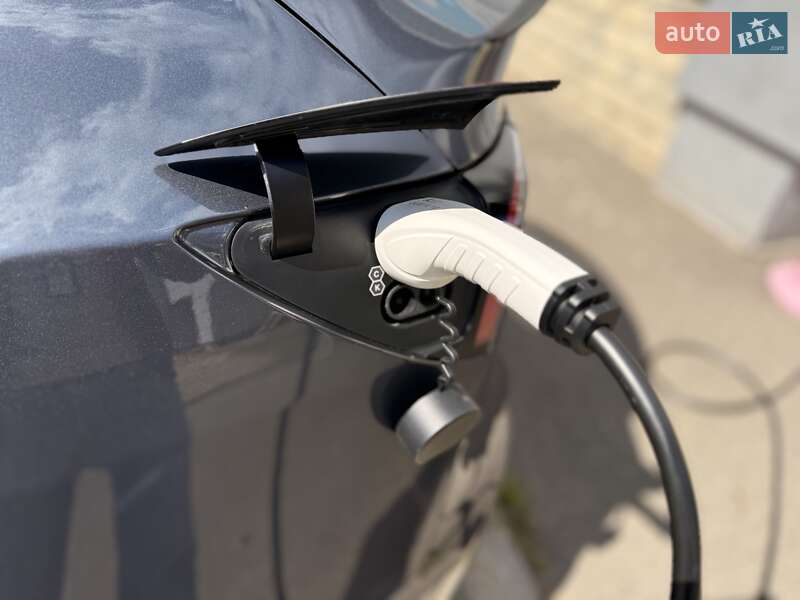 Позашляховик / Кросовер Tesla Model Y 2023 в Києві фото 29 Позашляховик / Кросовер Tesla Model Y 2023 в Києві