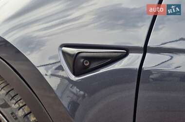 Внедорожник / Кроссовер Tesla Model Y 2021 в 